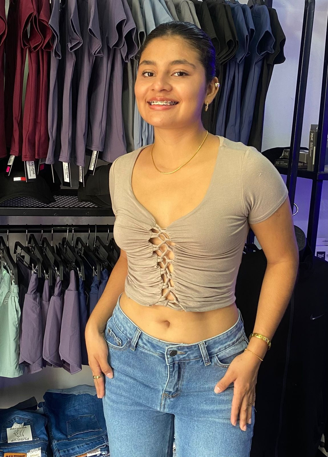 BLUSA CON DETALLES AL FRENTE- ACTIVE