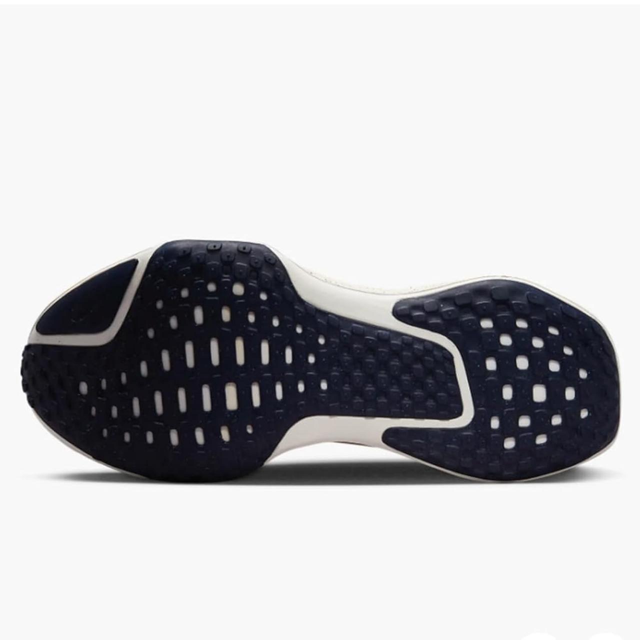 NIKE ZOOMX INVICIBLE RUN-3 BLANCO