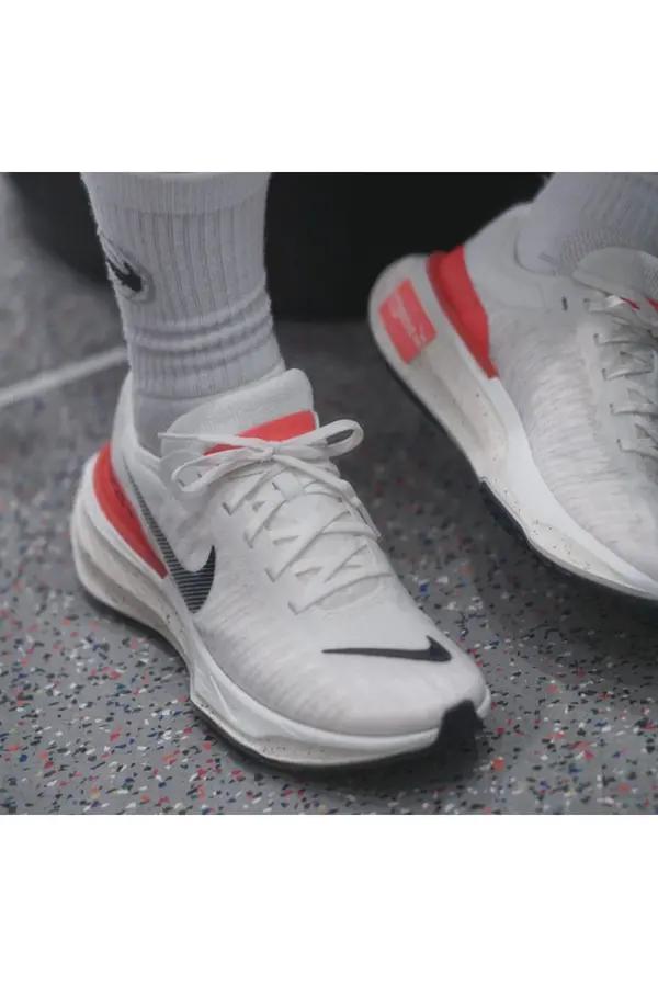 NIKE ZOOMX INVICIBLE RUN-3 BLANCO