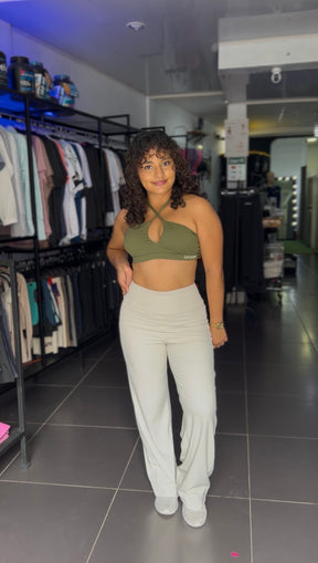 LEGGINS CORTE RECTO  CON DETALLE DE BOLSA- EXCLUSIVO