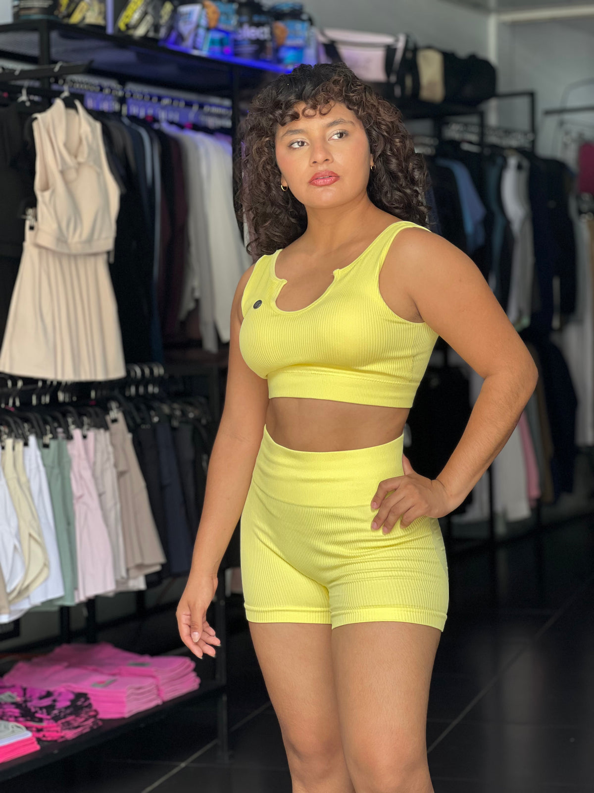 CONJUNTO LEVANTA COLA