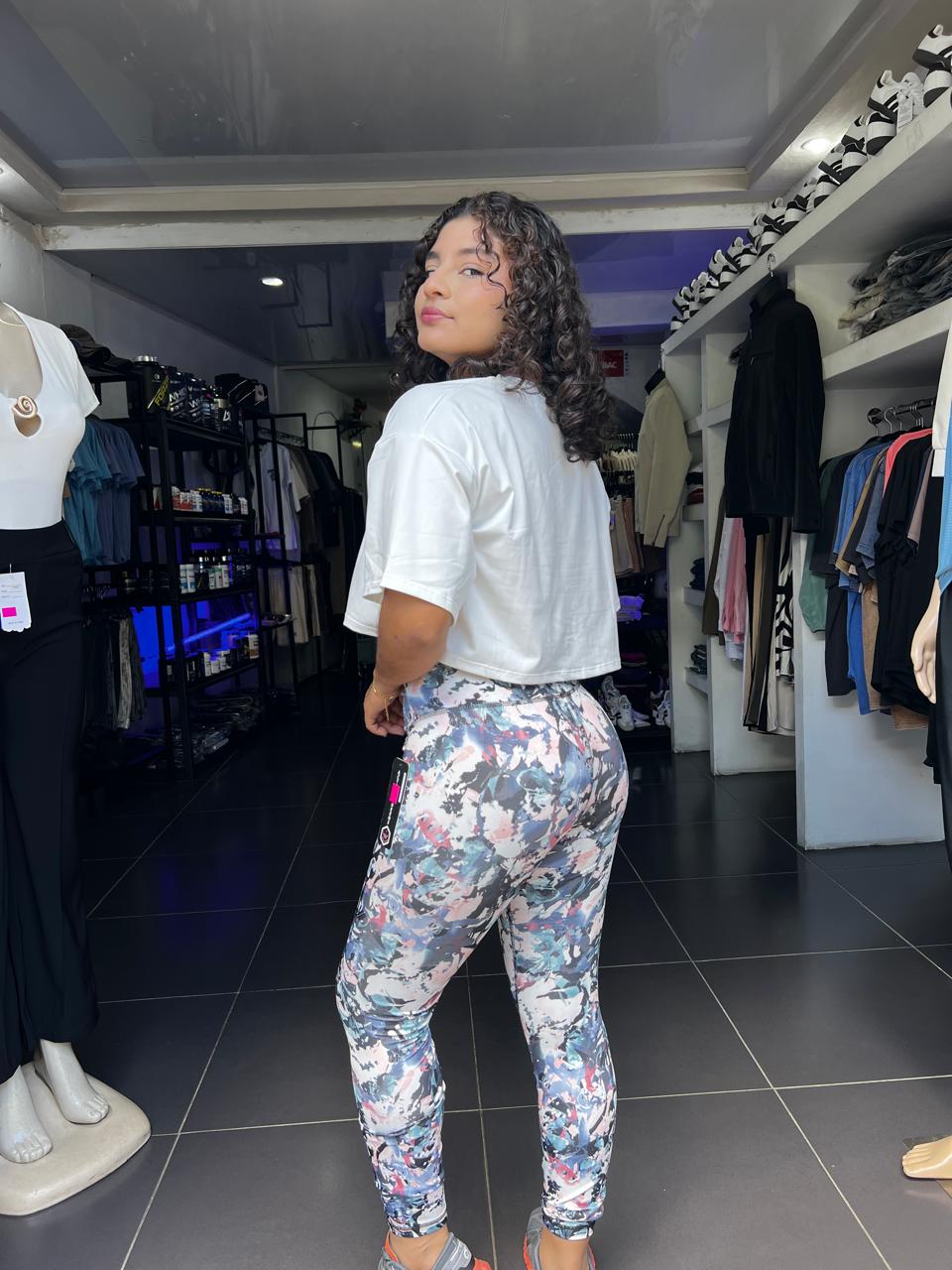 LEGGINGS CON ESTAMPADO AME- ACTIVE QUEENS